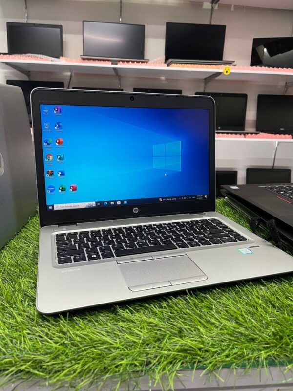 Refurbished -HP Elitebook 840 G4 14 inch ultrabook intel core i7-7th Gen 16GB RAM 256GB SSD Windows 10 OS